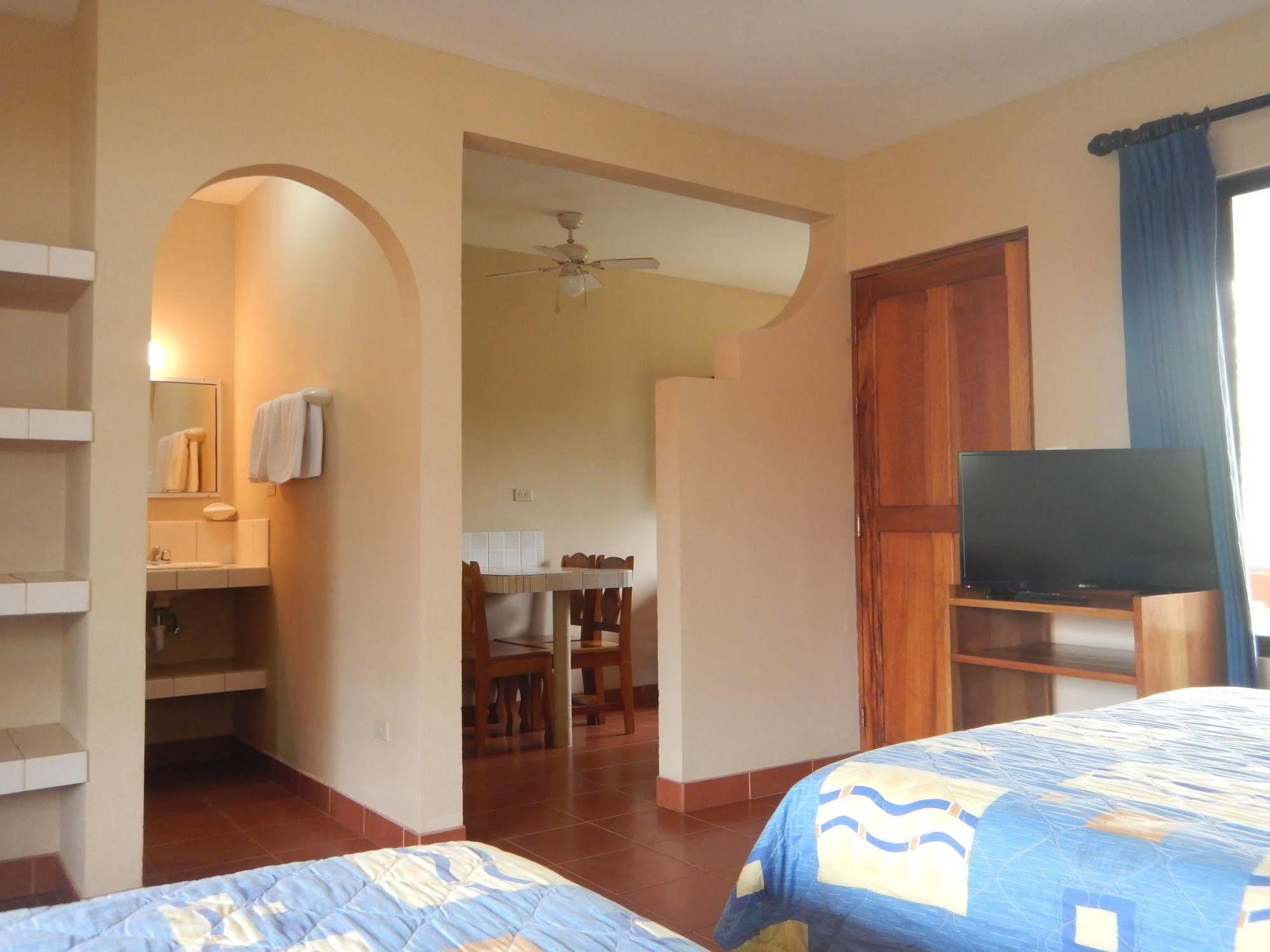 Apartotel Flamboyant Jaco Luaran gambar